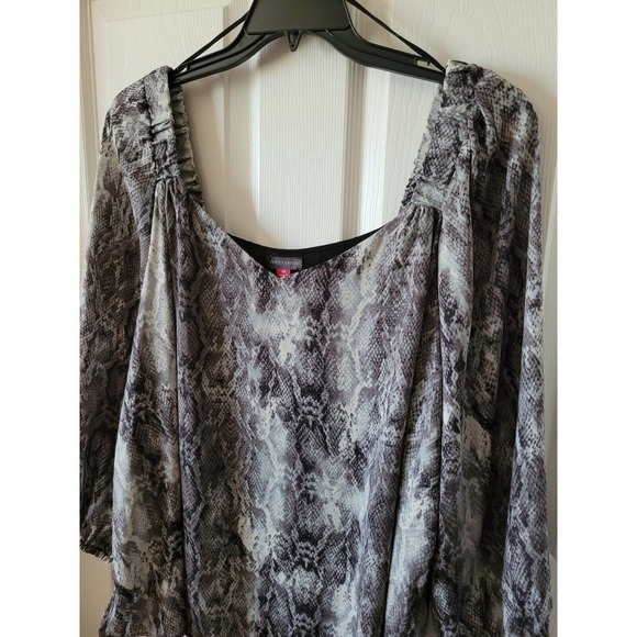 Vince Camuto Snake Print Sweetheart Neck Sheer Cropped Top Plus Size 3X Gray - Picture 1 of 12